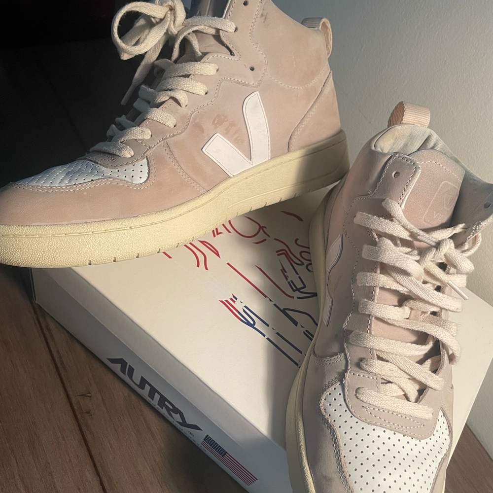 Veja Men’s HighTop Sneakers - US 11 - Picture 2 of 5